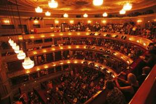 http://www.cosmopolis.ch/images/vienna/wien/theater_an_der_wien.jpg