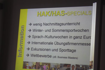 Absolventen stellen sich Schüler-Fragen